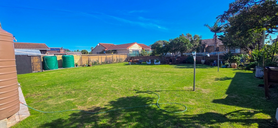 3 Bedroom Property for Sale in Wavecrest Eastern Cape